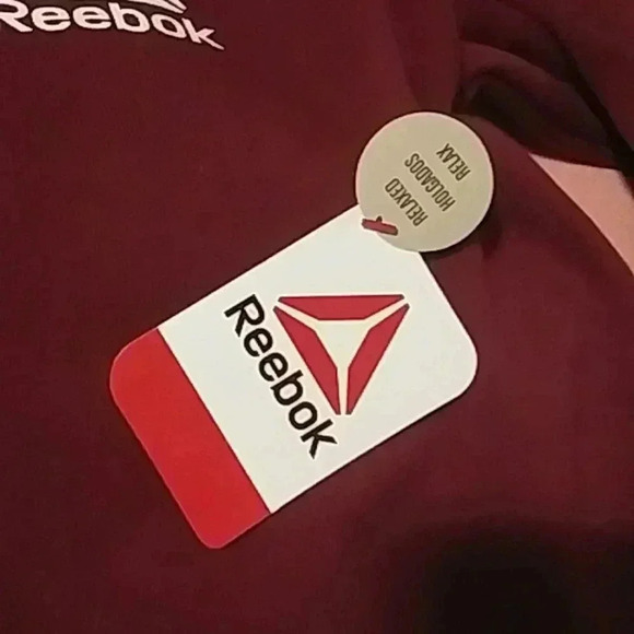 💙🐾New Burgundy Reebok color block qtr zip - Picture 8 of 8